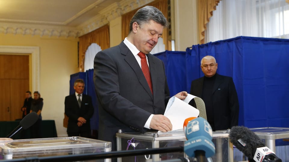 Petro Poroschenko bei der Stimmabgabe.