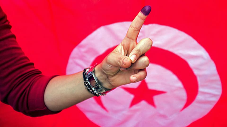 Eine Wählerin in der tunesischen Stadt Ben Arous.