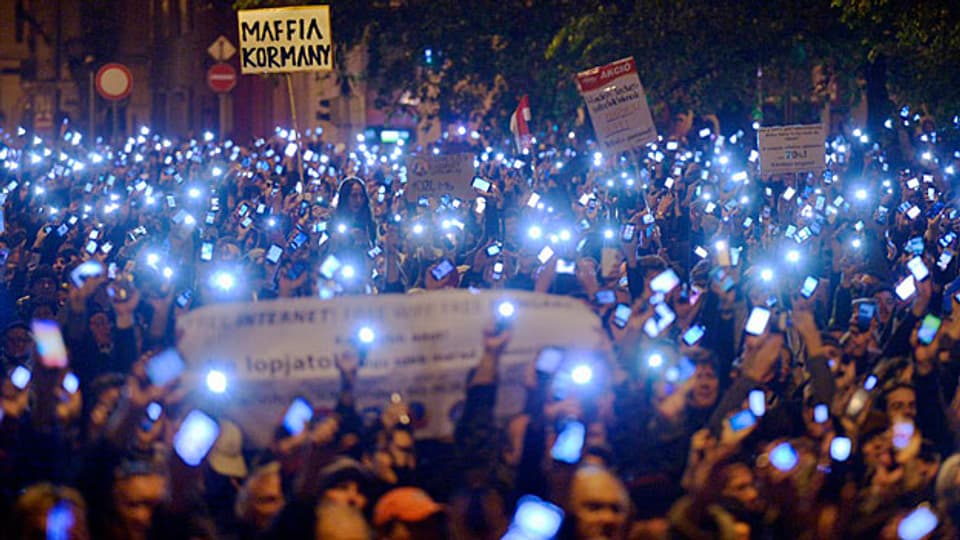 Tausende protestierten am Sonntag Abend in der ungarischen Hauptstadt Budapest gegen die geplante «Internet-Steuer».