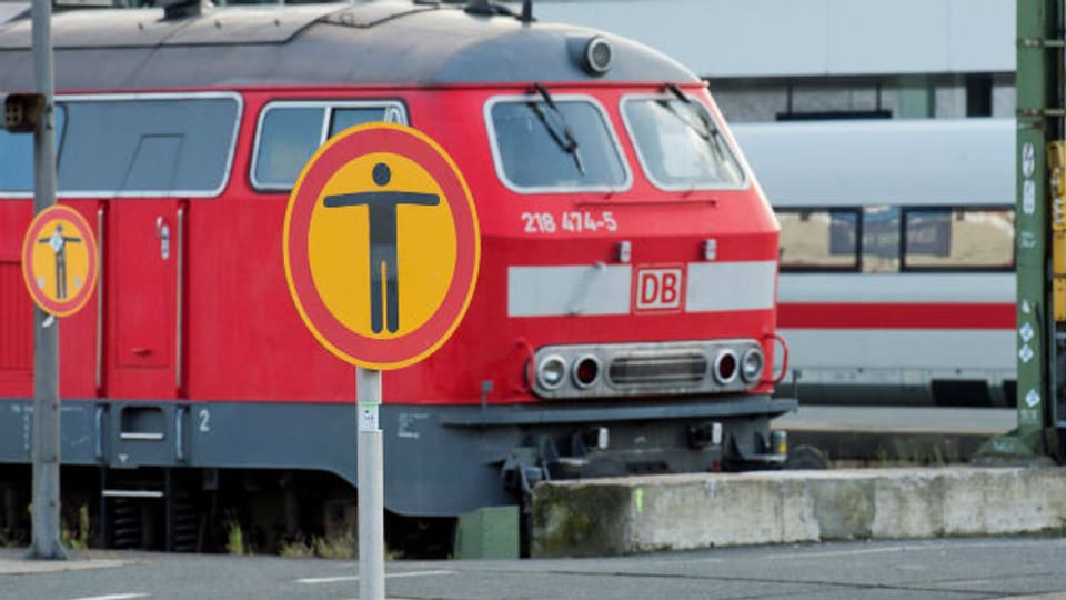 Steht bald wieder alles still? Geparkte Lokomotive während des Streiks der deutschen Lok-Führer am 17.10..