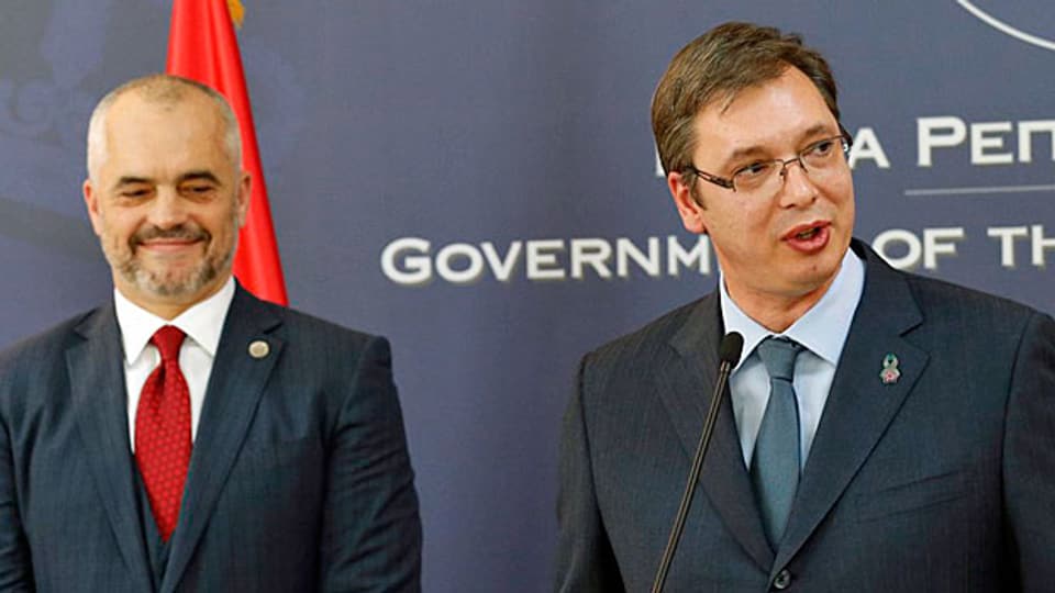 Der albanische Premier Edi Rama und sein serbischer Amtskollege Aleksandar Vucic an der gemeinsamen Pressekonferenz in Belgrad.