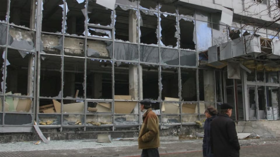Zerstörtes Gebäude in der ostukrainischen Stadt Donezk.