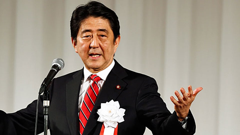 Japans Premier Shinzo Abe.  Er hat die Wahlen um zwei Jahre vorgezogen – um seine Gegner unter Druck zu setzen.