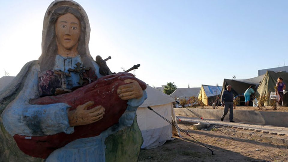 Maria-Statue vor einem Zeltlager von irakischen Christen in der Nähe von Erbi