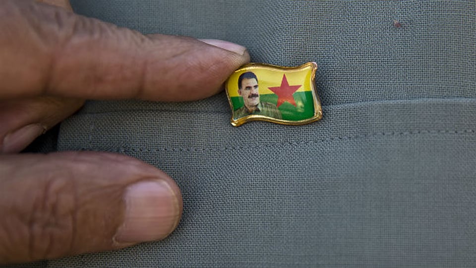 Wachsender Einfluss: Abdullah Öcalan, hier sein Portrait auf einem Pin.