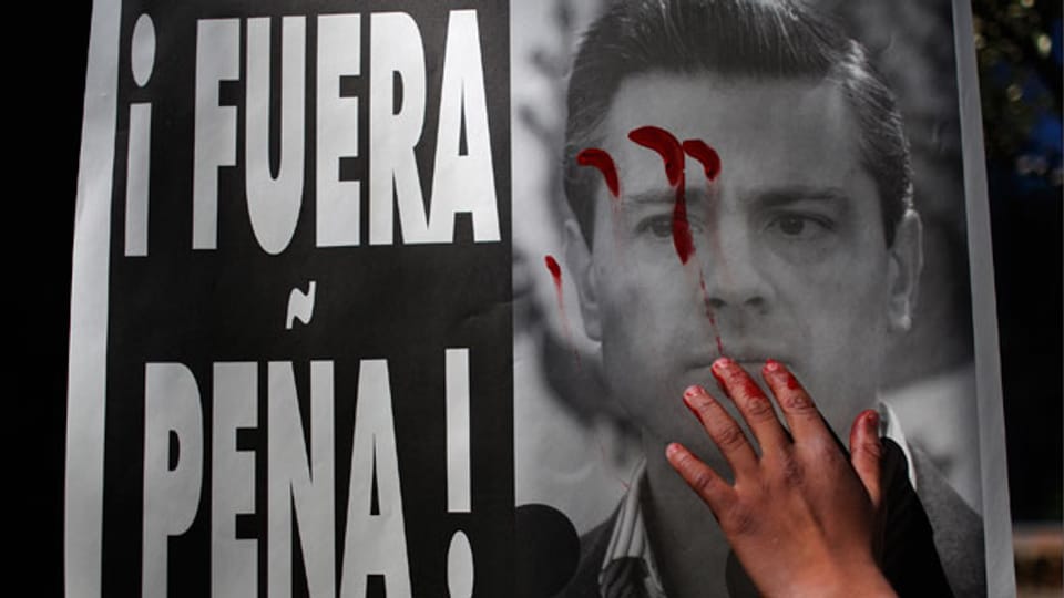 Die Bevölkerung hat ihr Vertrauen in den Staat, in die Polizei längst verloren. Plakat mit Enrique Peña Nieto.