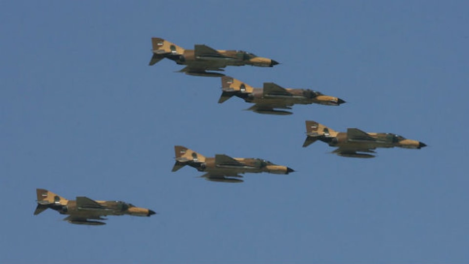 Iaranische Kampfflugzeuge gliegen gegen die Terrormiliz "Islamischer Staat" im Irak.