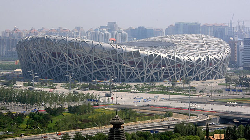 Viele der Olympia-Stadien sind seit dem Herbst 2008 meistens leer. Bild: Das sogenannte Bird's Nest der Schweizer Architekten Herzog& deMeuron in Peking.