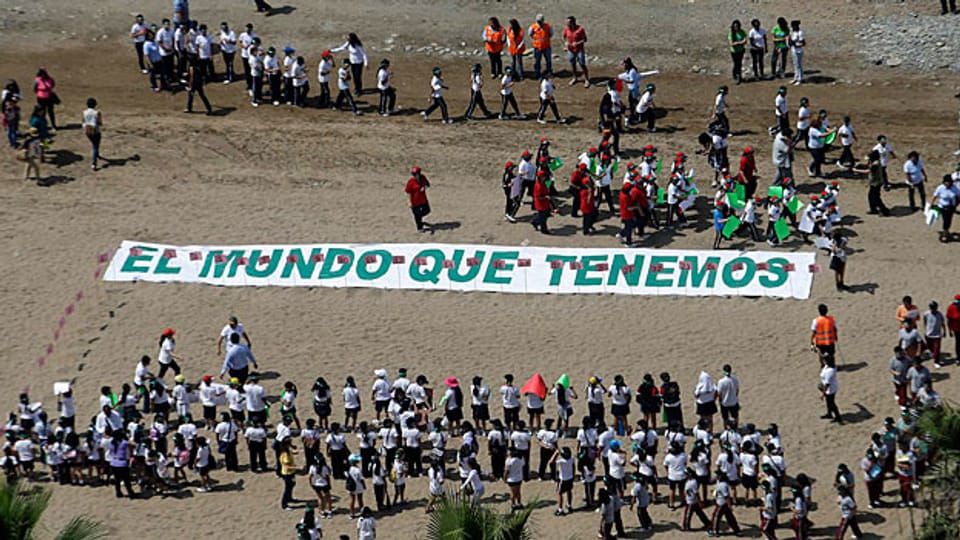 Eine Aktion von peruanischen Jugendlichen während des Klimagipfels in Lima: «Die Welt, die wir wollen».