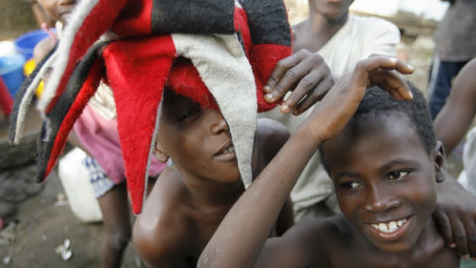 Kinder spielen im Zentrum von Monrovia, Liberia