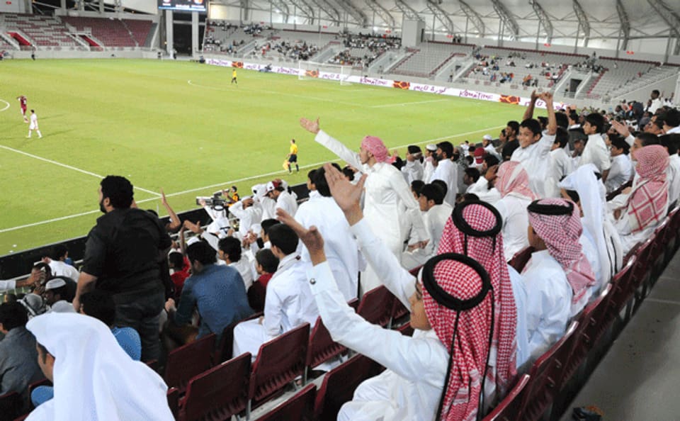 Ein Fussballstadion in Doha, während des Länderspiels von Katar gegen Nordkorea