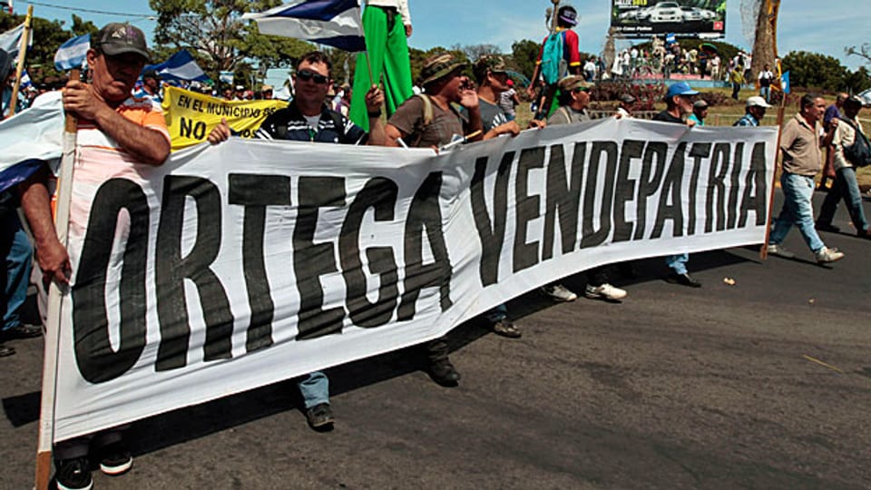 Proteste gegen den Bau des Nicaragua-Kanals, Mitte Dezember in Managua. «Ortega, Verkäufer des Vaterlands» steht auf dem Transparent.
