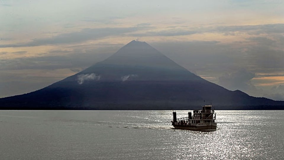 Durch den Lago Nicaragua, den grössten See Zentralamerikas, sollen dereinst Container-Riesen fahren. Dafür müsste eine Kanalrinne ausgebaggert werden - zum Entsetzen von Umweltschützern. Die Ausbaggerungen werden das Leben im See praktisch zerstören, sagen sie.