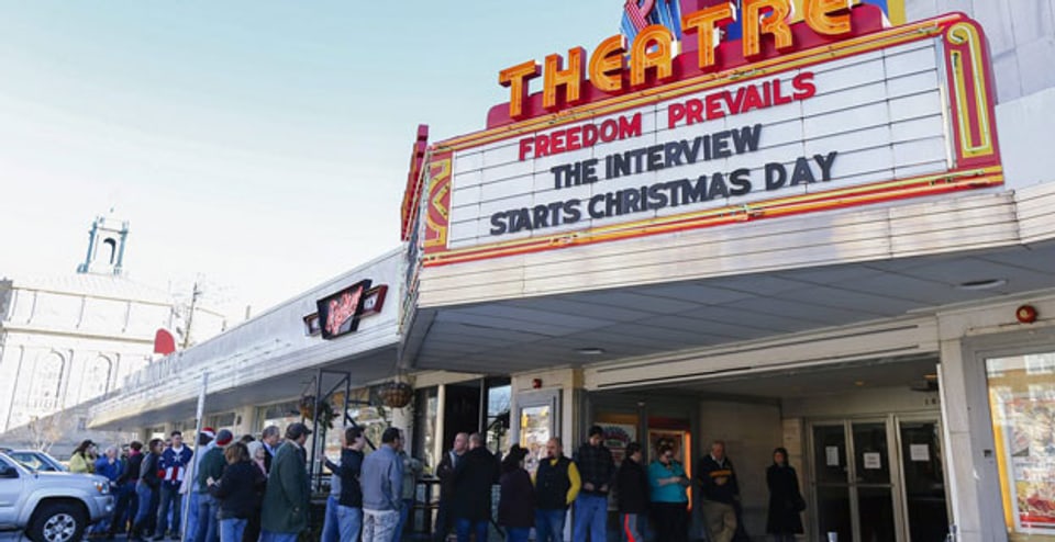Dutzende Kinos in den USA haben den umstrittenen Film «The Interview» am Weihnachtstag gezeigt.