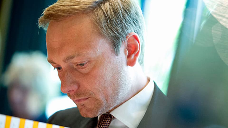 FDP-Chef Lindner sieht die Zukunft seiner Partei ... nicht rosig, aber magenta.