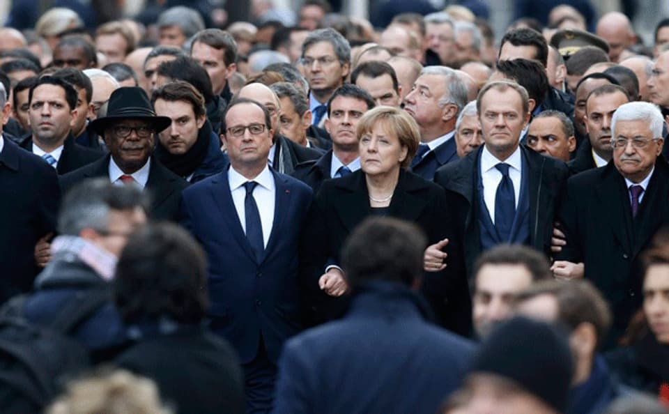 François Hollande, Arm in Arm mit Angela Merkel und Donald Tusk