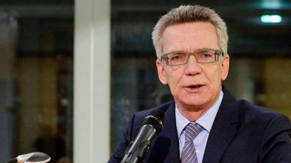 Der deutsche Innenminister Thomas de Maizière plädiert für Dialog mit der Pegida.