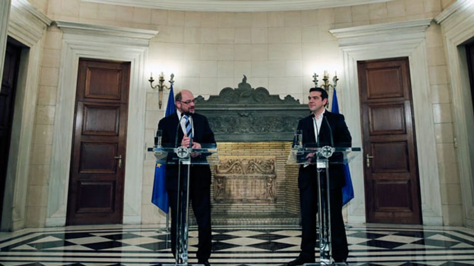 Der griechische Premierminister Alexis Tsipras, rechts, und Präsident des Europäischen Parlaments, Martin Schulz (links), an einer Pressekonferenz nach dem Treffen in Villa Maximos in Athen, Donnerstag, 29. Januar 2015.