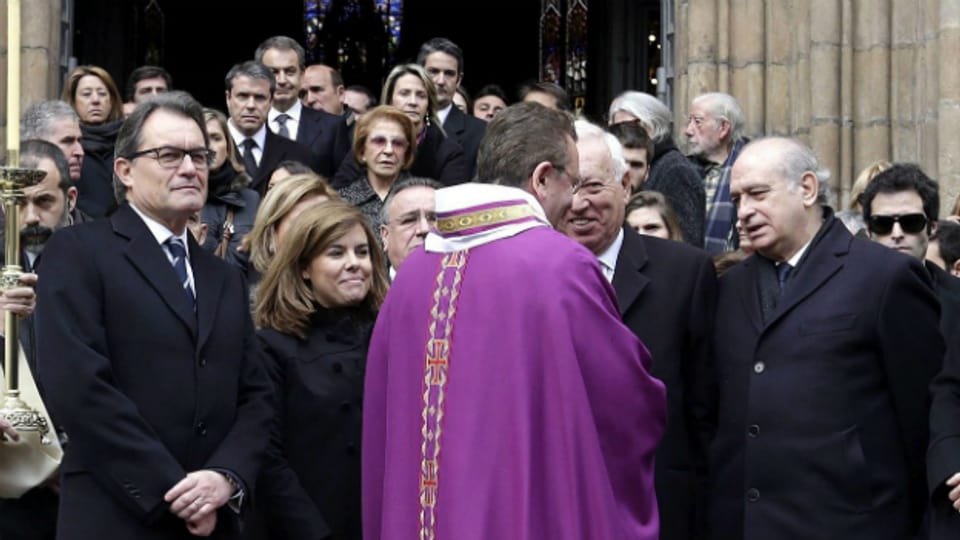Selbst Kataloniens Präsident Arthur Mas (links) nahm am Begräbnis von Bosch teil.