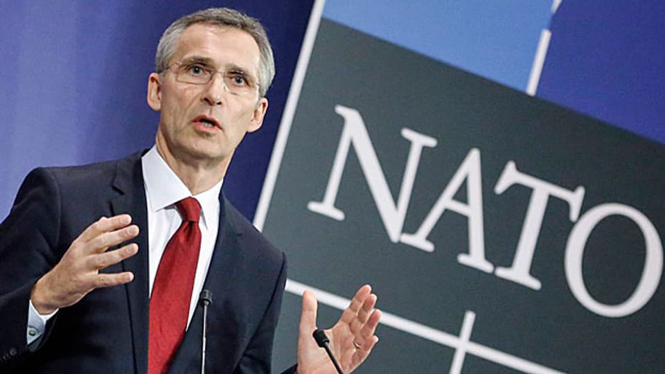 Nato-Generalsekretär Jens Stoltenberg informiert die Medien über die Aufstockung der schnellen Eingreiftruppen.
