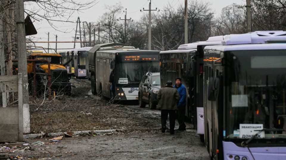 Aus der strategisch wichtigen Stadt Debalzewe werden Zivilisten evakuiert.