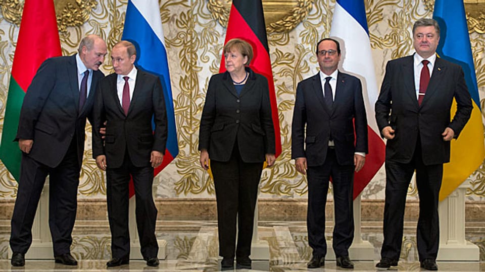 Sie haben sich auf eine Waffenruhe im Donbass geeinigt. Auf dem Bild aus Minsk: Gastgeber Alexander Lukaschenko, Wladimir Putin, Angnela Merkel, François Hollande und Petro Poroschenko.