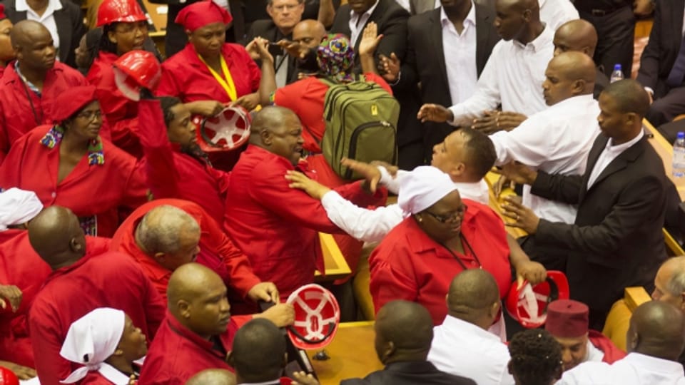 Grosser Tumult im südafrikanischen Parlament.