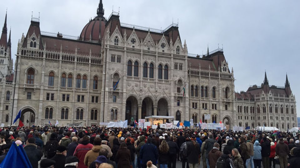 «Orban raus» rufen am 1. Februar 2015 3000 ungarische Demonstranten in Budapest.