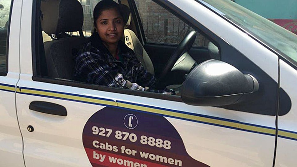 Taxichauffeurin Savita wollte eigentlich Pilotin werden, dazu fehlte aber das Geld. Deshalb wurde sie Taxichauffeurin, Pilotin auf der Erde.