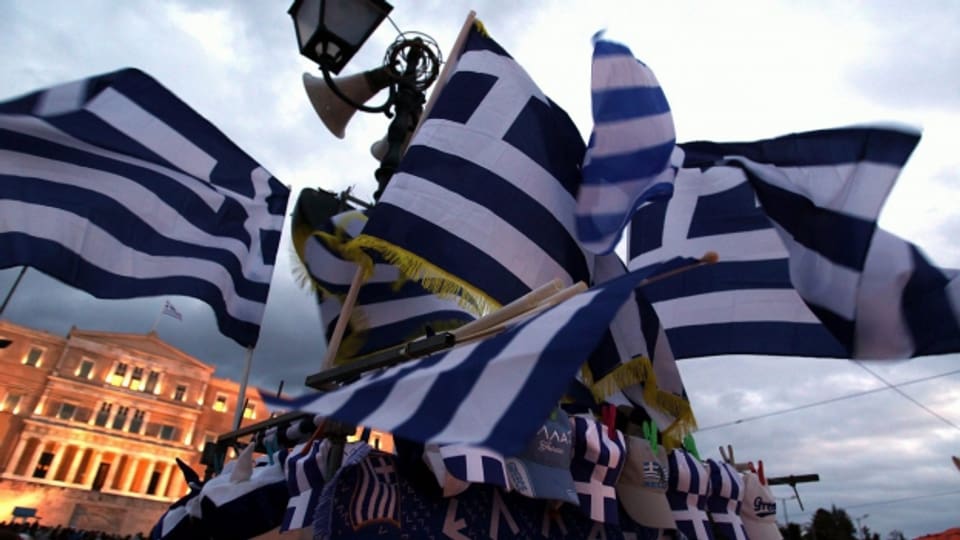 Die Griechen demonstrieren für ihre Regierung.