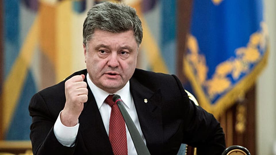 Petro Poroschenko hofft auf internationale Hilfe. Die Waffenruhe in der Ostukraine ist brüchiger denn je.
