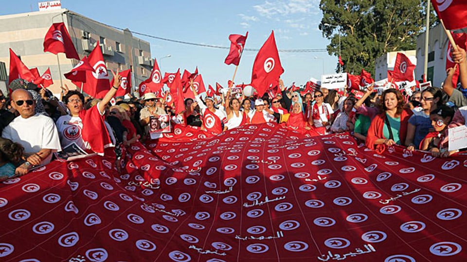 Jeder zweite Arbeitsplatz in Tunesien ist in der Schattenwirtschaft, also illegal. Nach Berechnungen eines Ökonomen entziehen sich 85Prozent aller Unternehmen der staatlichen Bürokratie.