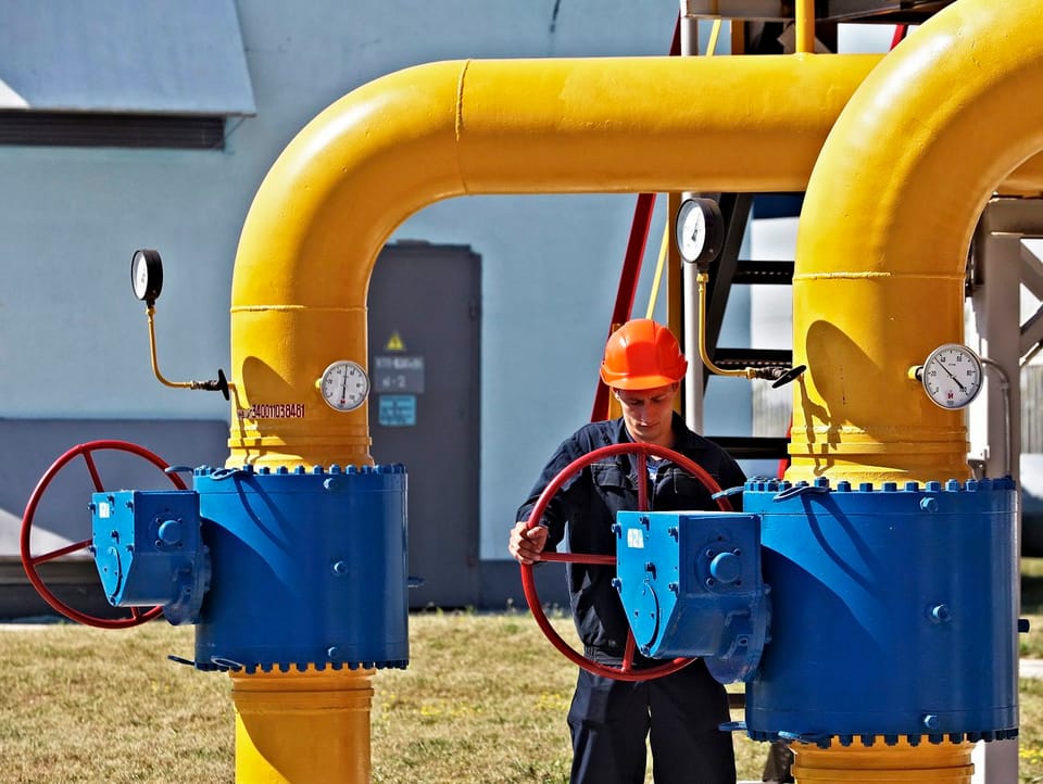 Arbeiter auf ukrainischer Erdgasförderanlage