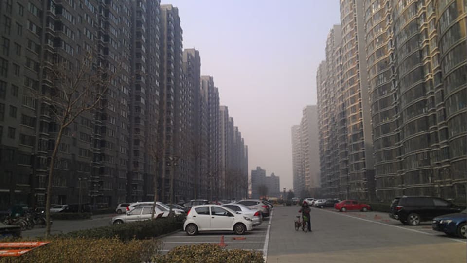  Gegen drei Millionen junge Pekinger Mittelständler sind in den letzten paar Jahren in die neuen Satellitenstädte gezogen. Doch die langen Arbeitswege verschlingen viel Geld und Zeit.