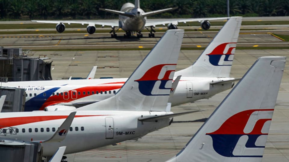 Von den 20 000 Angestellten der Malaysia-Airlines sollen 6000 das Unternehmen verlassen .