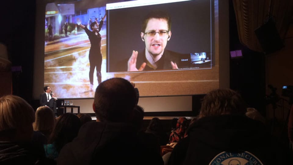 Edward Snowden via Skye am internationalen Menschenrechtsfilmfestival in Genf.