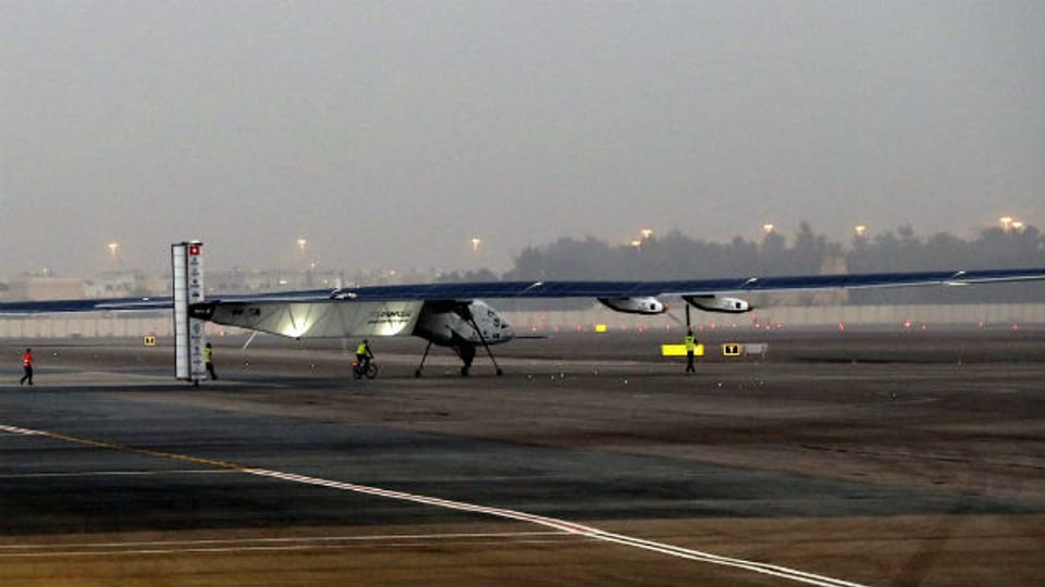 Die Solar Impulse 2 kurz vor dem Start in Abu Dhabi.