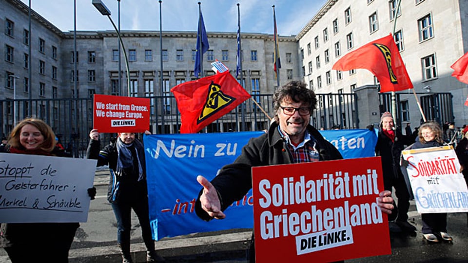 Am 5. Februar war «die Linke» noch allein mit ihrem Appell für Solidarität mit Griechenland. Inzwischen gibt es auch bei der SPD Stimmen, die sich dafür einsetzen, dass Deutschland etwa den griechischen Zwangskredit aus dem Zweiten Weltkrieg zurückzahlt.