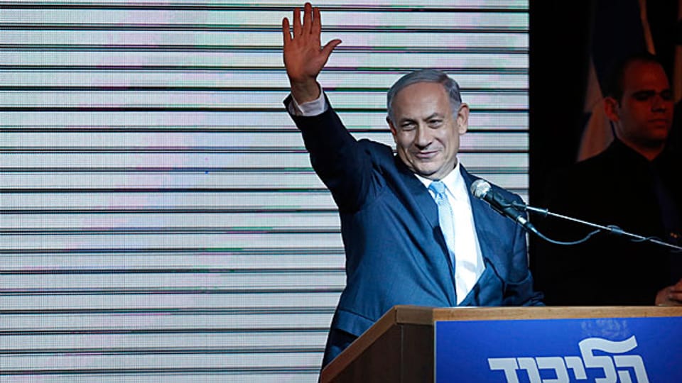 Der Neue ist der Alte: Israels Premier Benjamin Netanyahu grüsst seine Anhänger.