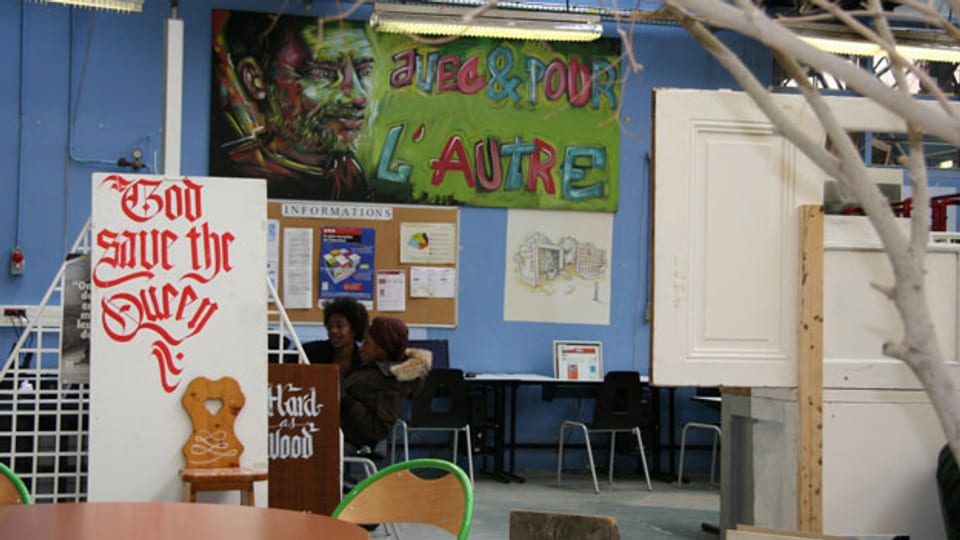 Der zentrale Begegnungsraum im Lycée Lazare Ponticelli in Paris.