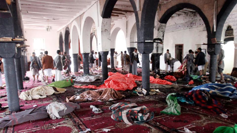 Eine der Moscheen in der Hauptstadt Sanaa, wo sich einer der Selbstmordattentäter in die Luft sprengte.