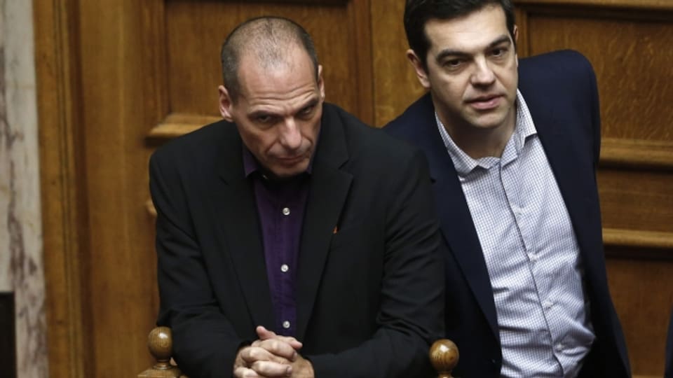 Versuchen eine riskante Strategie: Premier Tsipras (re) und Finanzminister Varoufakis (li).