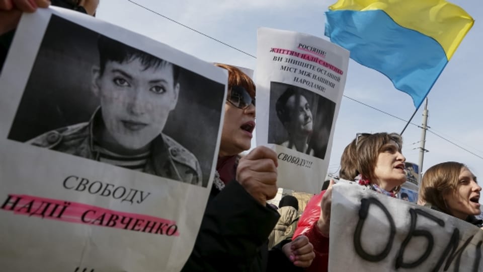 Demonstranten fordern vor der russischen Botschaft in Kiev die Freilassung Savtschenkos (6. März).