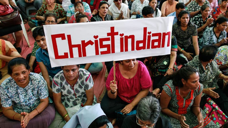 Demonstration in Mumbai. Immer wieder werden Kirchen von radikalen Hindu-Nationalisten angegriffen und zerstört.