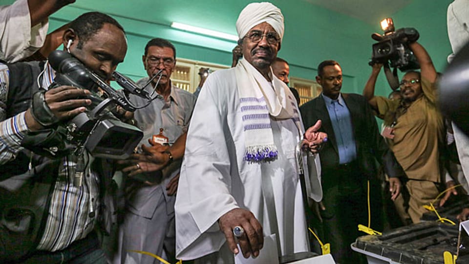 Omar al-Bashir, Sudans Präsident, kommt dem Westen gelegen.