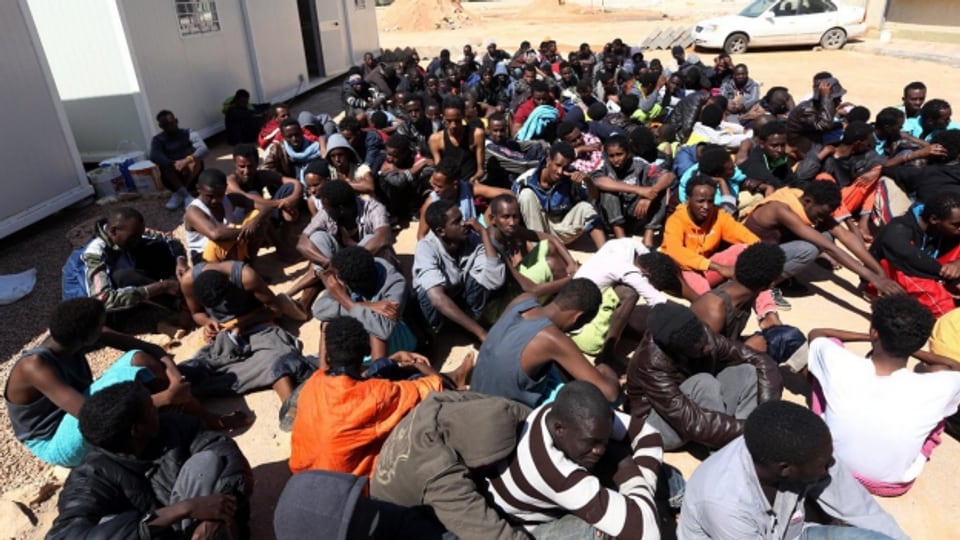 Migranten, die am 15. April an der Küste der libyschen Stadt Misrata abgefangen wurden.