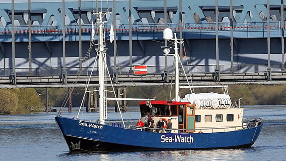 Die «Sea Watch» auf der Süderelbe in Hamburg. In Kürze sollen mit ihr auf dem Mittelmeer Flüchtlinge gerettet werden.