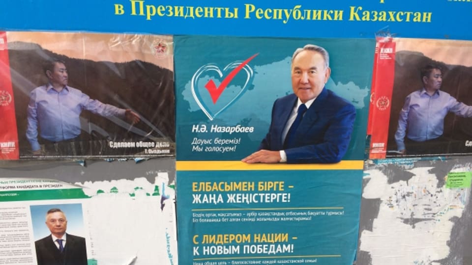 Wahlplakate in Kasachstan mit dem einzigen ernstzunehmenden Kandidaten, Nursultan Nasarbajew