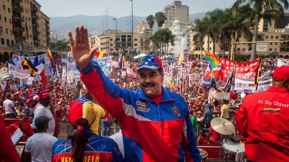 Staatschef Maduro an der 1. Mai Kundgebung in der venezolanischen Hauptstadt Caracas