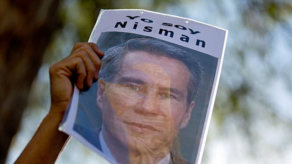 Aus dem Nichtwissen über das Ende von Alberto Nismans schlagen Buchautoren und Verlage Kapital.